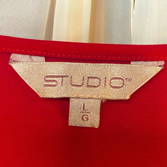 Itm 0037 Studio swooped neck top size LG - Picture 5 of 8